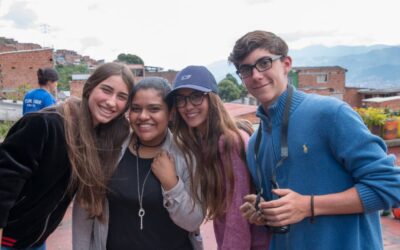 students smiling with medellin local