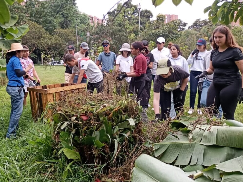 Service trip for students in Colombia